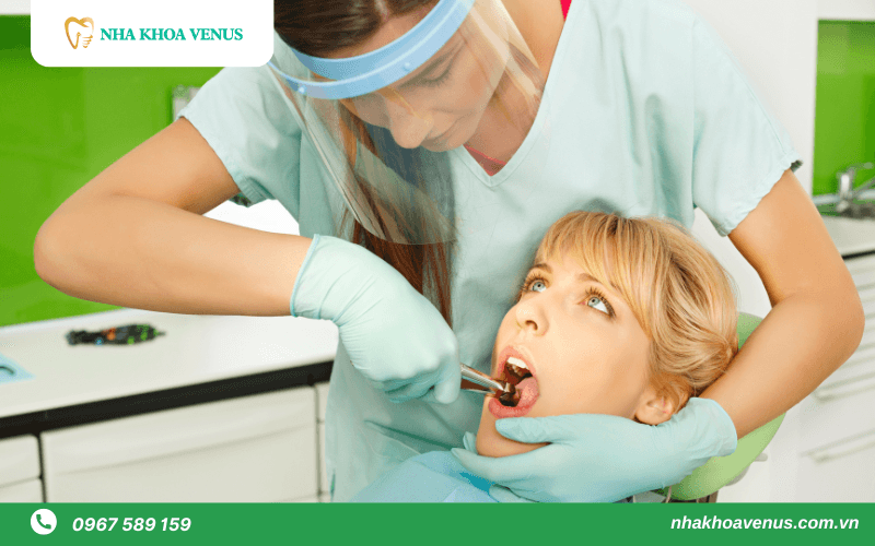 niềng răng trong suốt có phải nhổ răng không